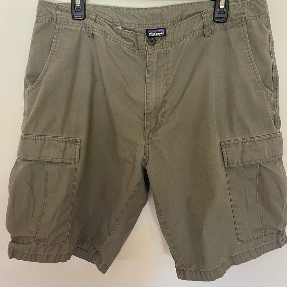 Patagonia Outdoor Cargo Green Gray Hiking Camping Shorts Men’s Size 36
